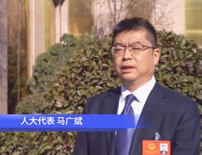 集团总裁马广斌参与诸城市人民代表大会并接受记者采访